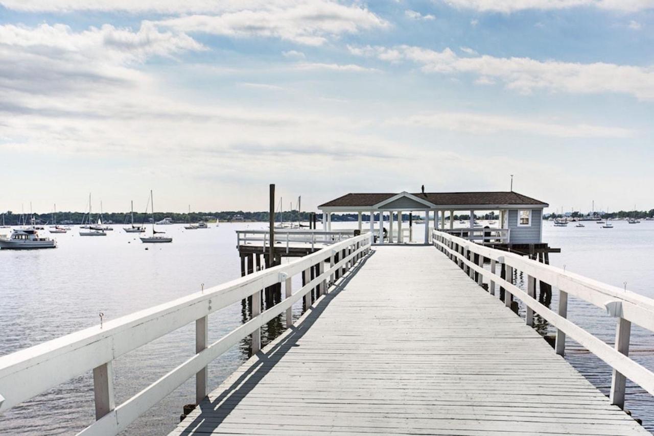 Fathoms Hotel & Marina Port Washington Exterior photo